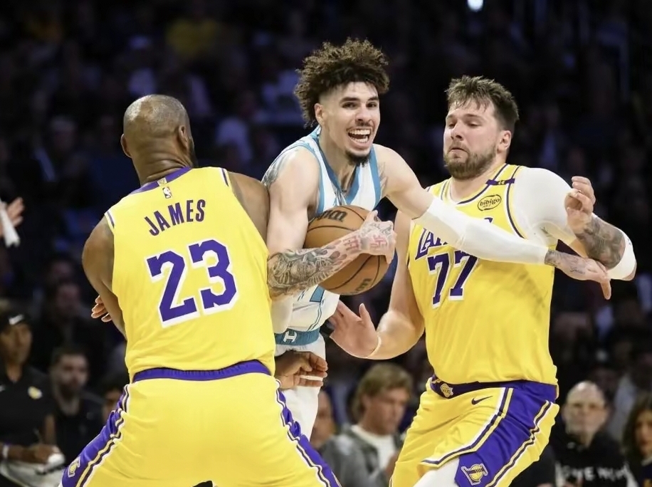 包含清晨亚特兰大备战NBA季后赛，止住颓势细节曝光，气氛紧张，年轻球员得到机会的词条