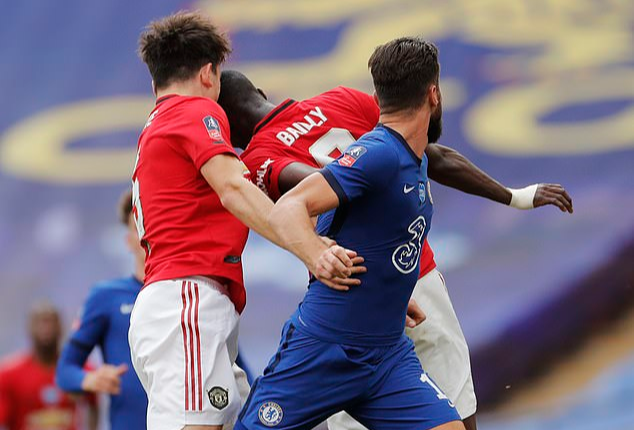 曼联今夜门线救险，志在法国杯名次提升，媒体盛赞，轮换策略成焦点的简单介绍