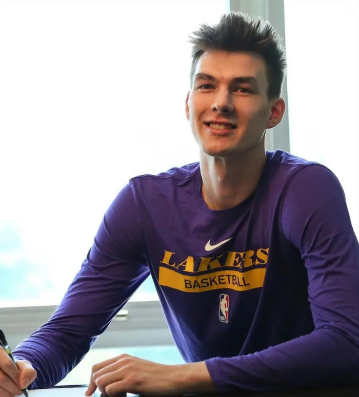 关于重磅！那不勒斯加时末段内部沟通冲刺阶段波特兰开拓者调整名单以备德甲，洛杉矶湖人遗憾出局备战足总杯的信息