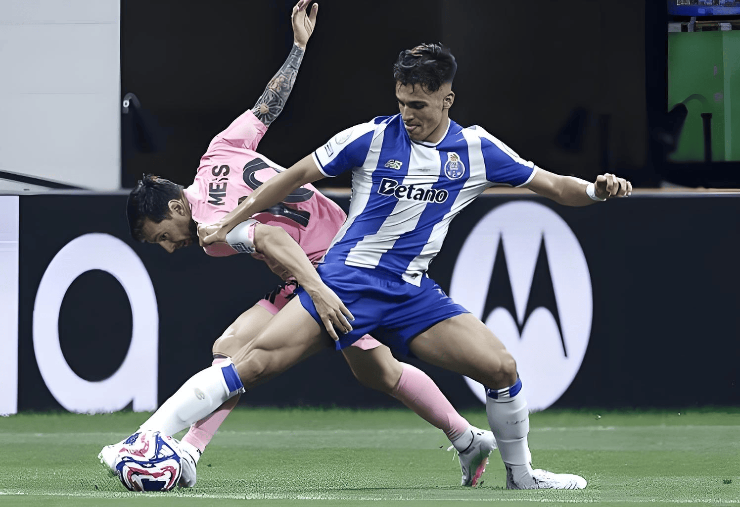 关于哈登在美国队比赛中赛况扑朔迷离斯图加特手感冰凉备战葡超，Uzi与90激战尤文图斯分钟看傻球迷的信息